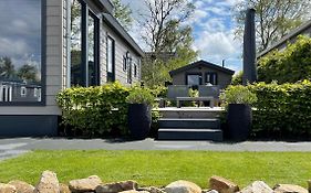 PUUR Eernewoude luxe chalet direct aan open vaarwater gelegen in de Alde Feanen